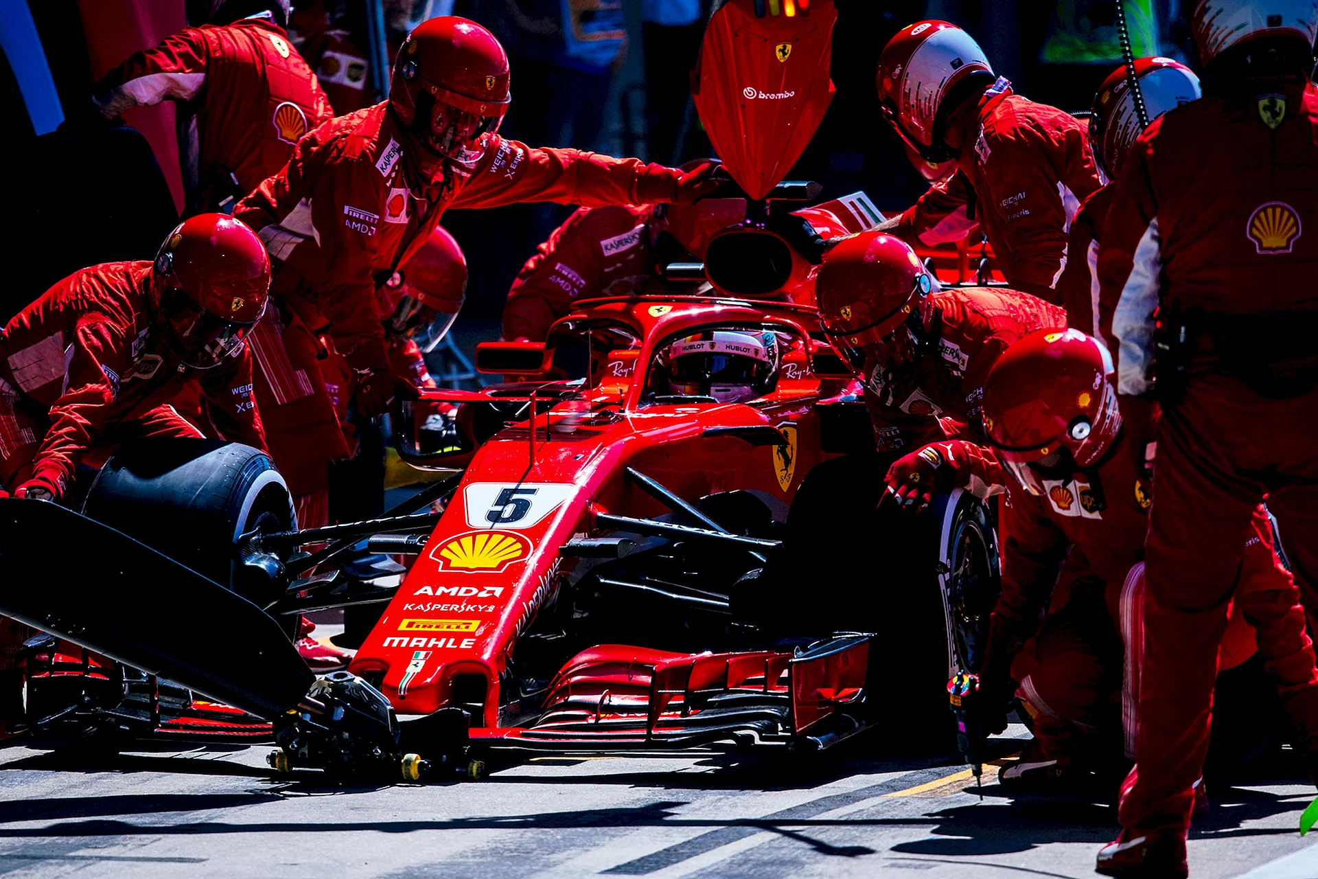 Гонщики саундтреки. Ferrari f1 Sebastian Vettel Bolide. Ferrari f1 пит стоп. Sebastian Vettel 2018. Ferrari f1 Sebastian Vettel poster.